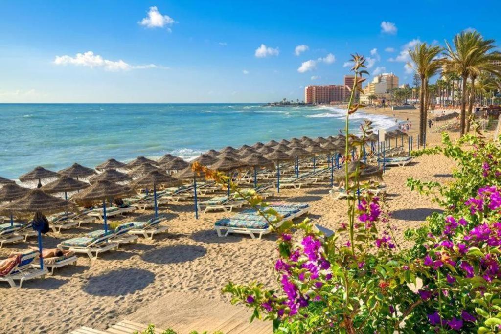 Apartamento Con Gran Terraza Junto A La Playa 토레몰리노스 외부 사진